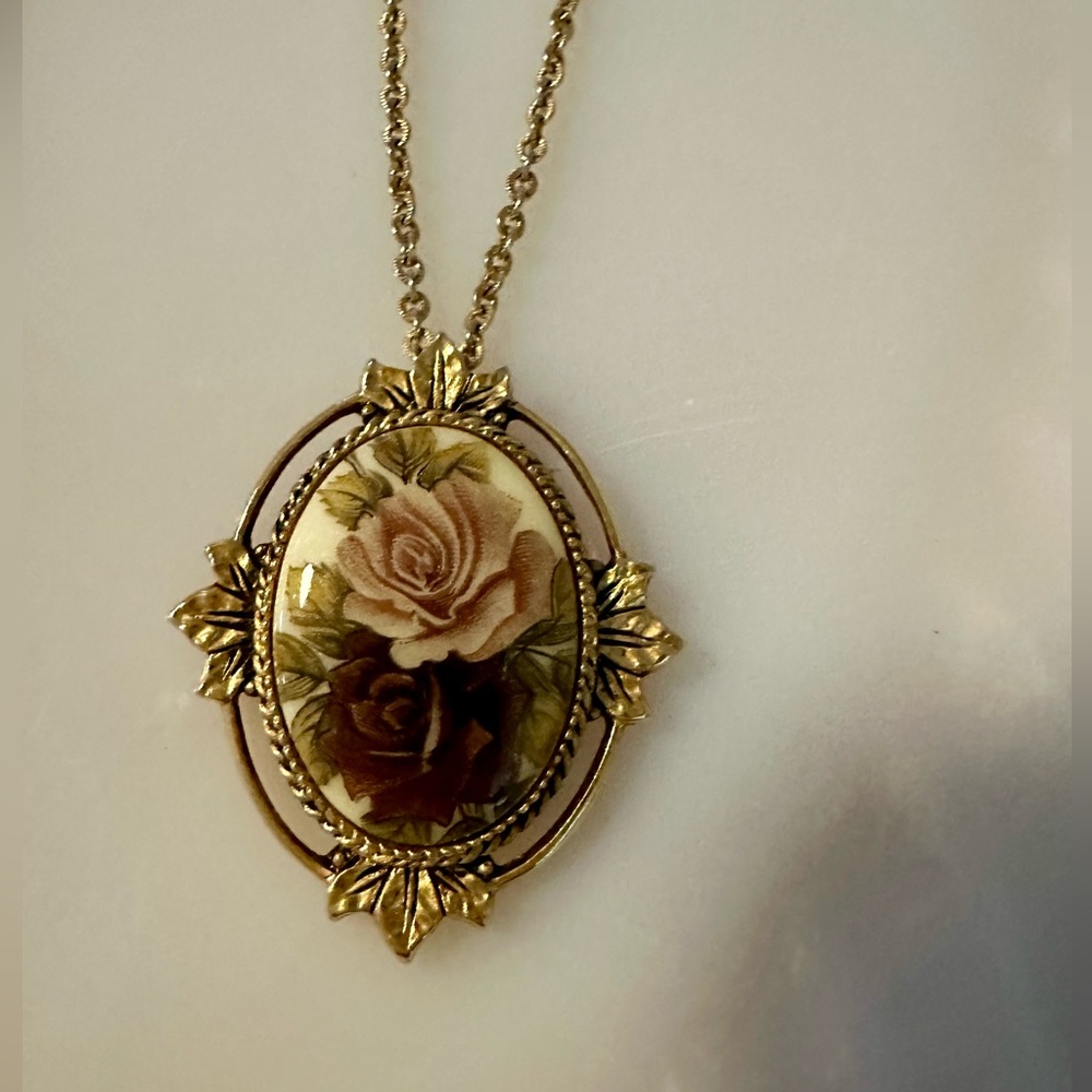 1977 Sarah Coventry Necklace